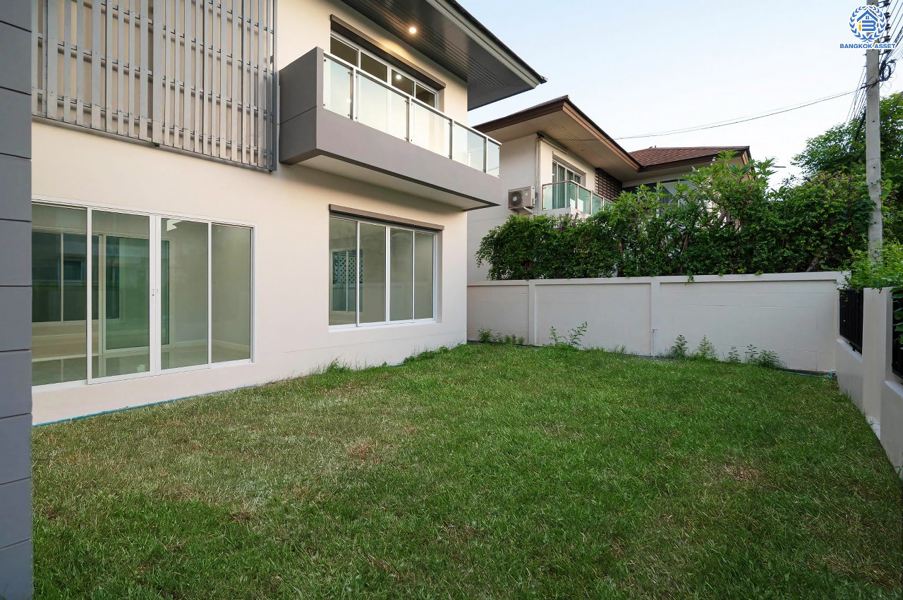 บ้านมือสองตกแต่งใหม่ โครงการ เดอะเวอรีเดียนโฮม กาญจนาภิเษก เนื้อที่กว้าง 75 ตร.ว. ฟังก์ชัน 3 ห้องนอน 4 ห้องน้ำ 1 ห้องอเนกประสงค์ 1 ห้องแม่บ้าน จอดรถได้ 2 จอด บนทำเลดี ติดถนนกาญจนาภิเษก เชื่อมต่อถนนรัตนาธิเบศร์ ถนนนครอินทร์ ถนนกาญจนาภิเษก ใกล้รถไฟฟ้าสายสีม่วง "สถานีตลาดบางใหญ่" และจุดขึ้นทางด่วน "ศรีรัช"...